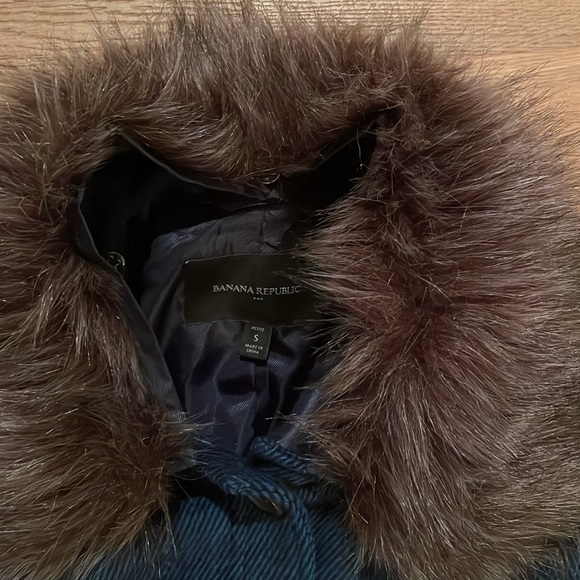 Banana Republic Fur Collared Coat. - Picture 3 of 8